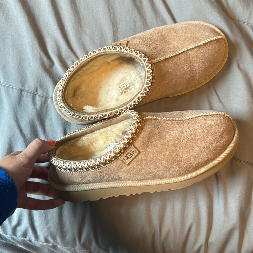 Ugg Tasman sand color